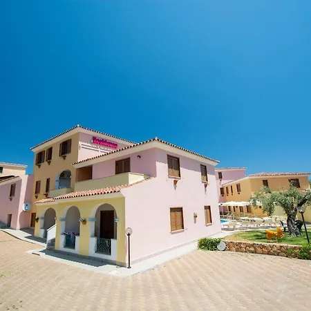 Isa - With Swimming Pool In Sos Alinos, With Air Conditioning And Private Outdoor Area Cala Liberotto
