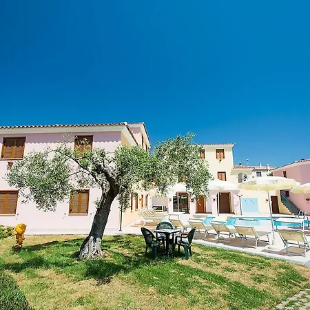 Isa - Cala Viola Lejlighedshotel 3*