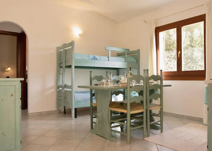 アパートホテル Isa - With Swimming Pool In Sos Alinos, With Air Conditioning And Private Outdoor Area 3*