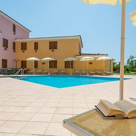 Isa - With Swimming Pool In Sos Alinos, With Air Conditioning And Private Outdoor Area 아파트호텔 3*