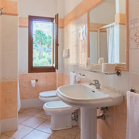 Isa - With Swimming Pool In Sos Alinos, With Air Conditioning And Private Outdoor Area