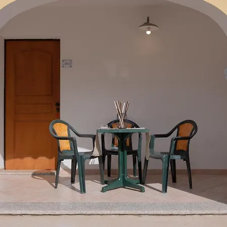 Isa - With Swimming Pool In Sos Alinos, With Air Conditioning And Private Outdoor Area 아파트호텔 3*