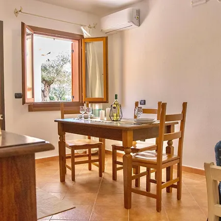 Isa - Cala Viola Aparthotel