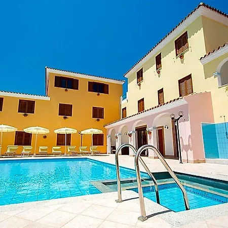 Isa - Cala Viola Apartahotel