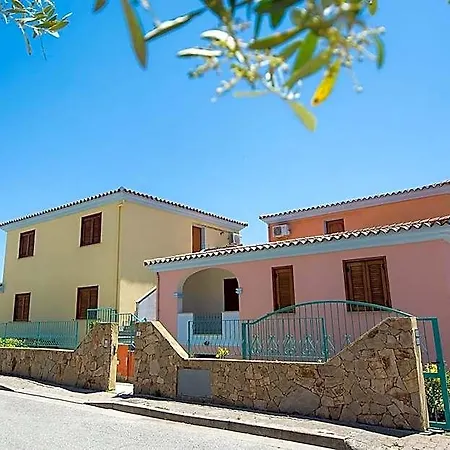 Isa - Cala Viola Aparthotel 3*