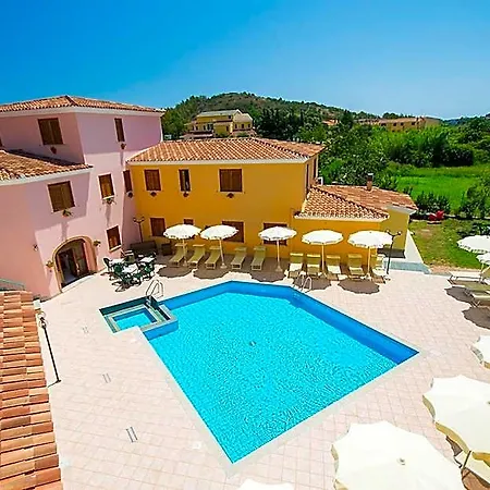 Isa - Cala Viola Aparthotel 3*