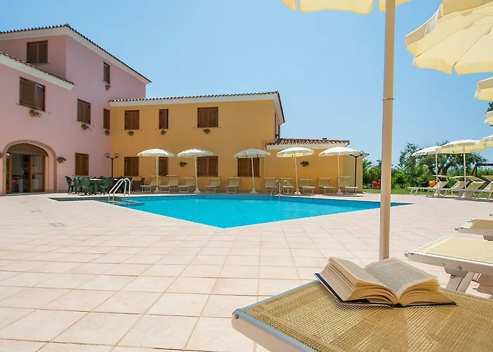 Isa - With Swimming Pool In Sos Alinos, With Air Conditioning And Private Outdoor Area 아파트호텔 3*