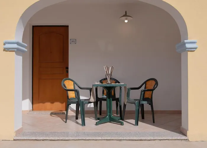 Isa - With Swimming Pool In Sos Alinos, With Air Conditioning And Private Outdoor Area 아파트호텔 3*