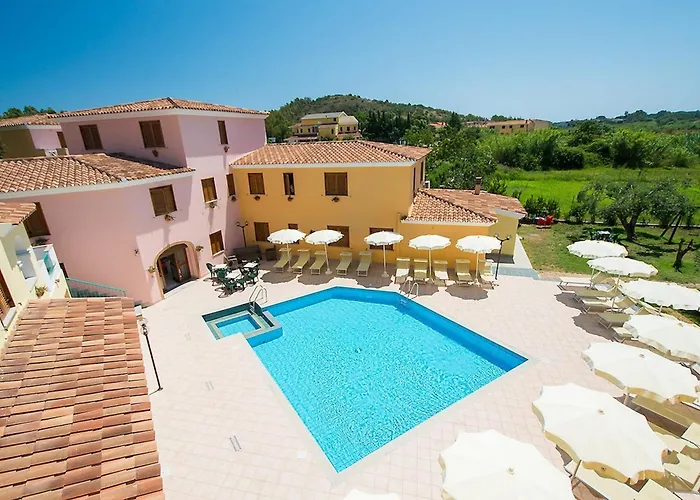 Isa - With Swimming Pool In Sos Alinos, With Air Conditioning And Private Outdoor Area Cala Liberotto