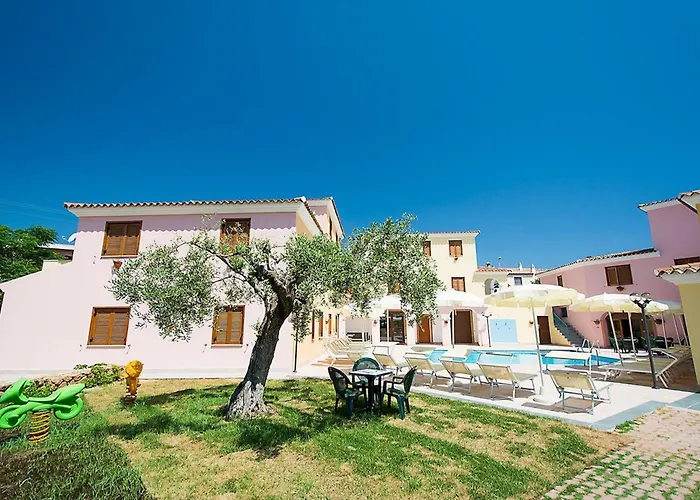 Isa - With Swimming Pool In Sos Alinos, With Air Conditioning And Private Outdoor Area 아파트호텔 3*