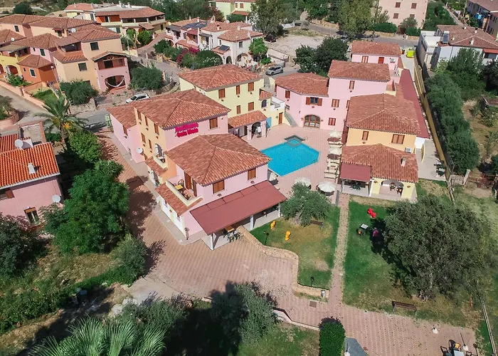 Isa - With Swimming Pool In Sos Alinos, With Air Conditioning And Private Outdoor Area 아파트호텔 칼라리베로토