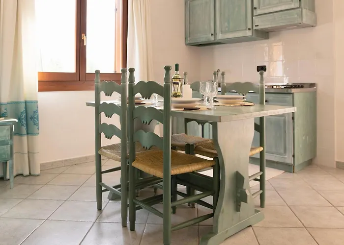 Isa - With Swimming Pool In Sos Alinos, With Air Conditioning And Private Outdoor Area 아파트호텔
